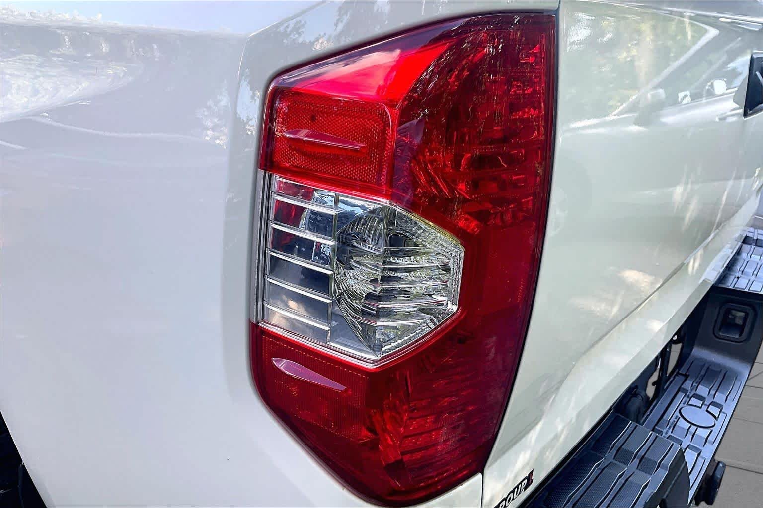 Used 2015 Super White Toyota SR5 image 25