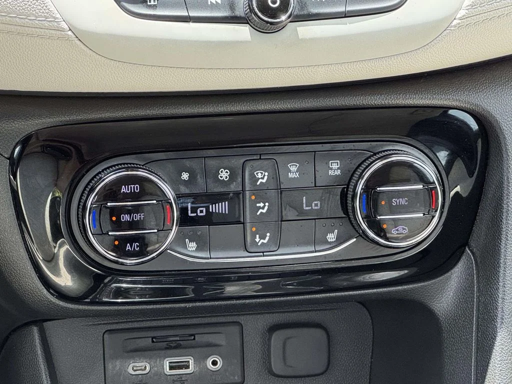 Used 2020 White Frost Buick Essence image 18