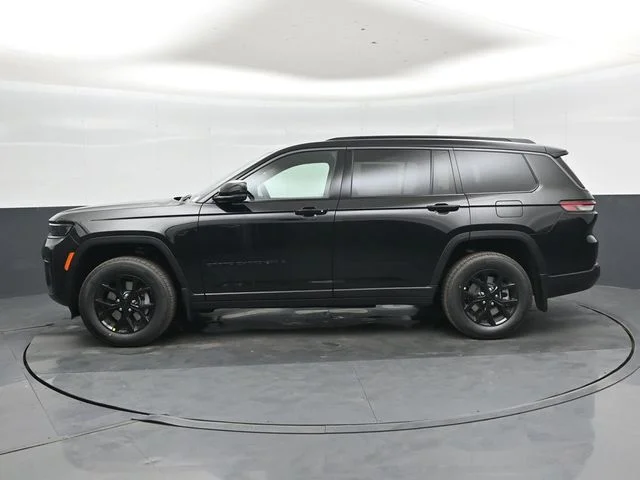 New 2026 Diamond Black Crystal Pearl-Coat Exterior Paint Jeep Altitude image 29