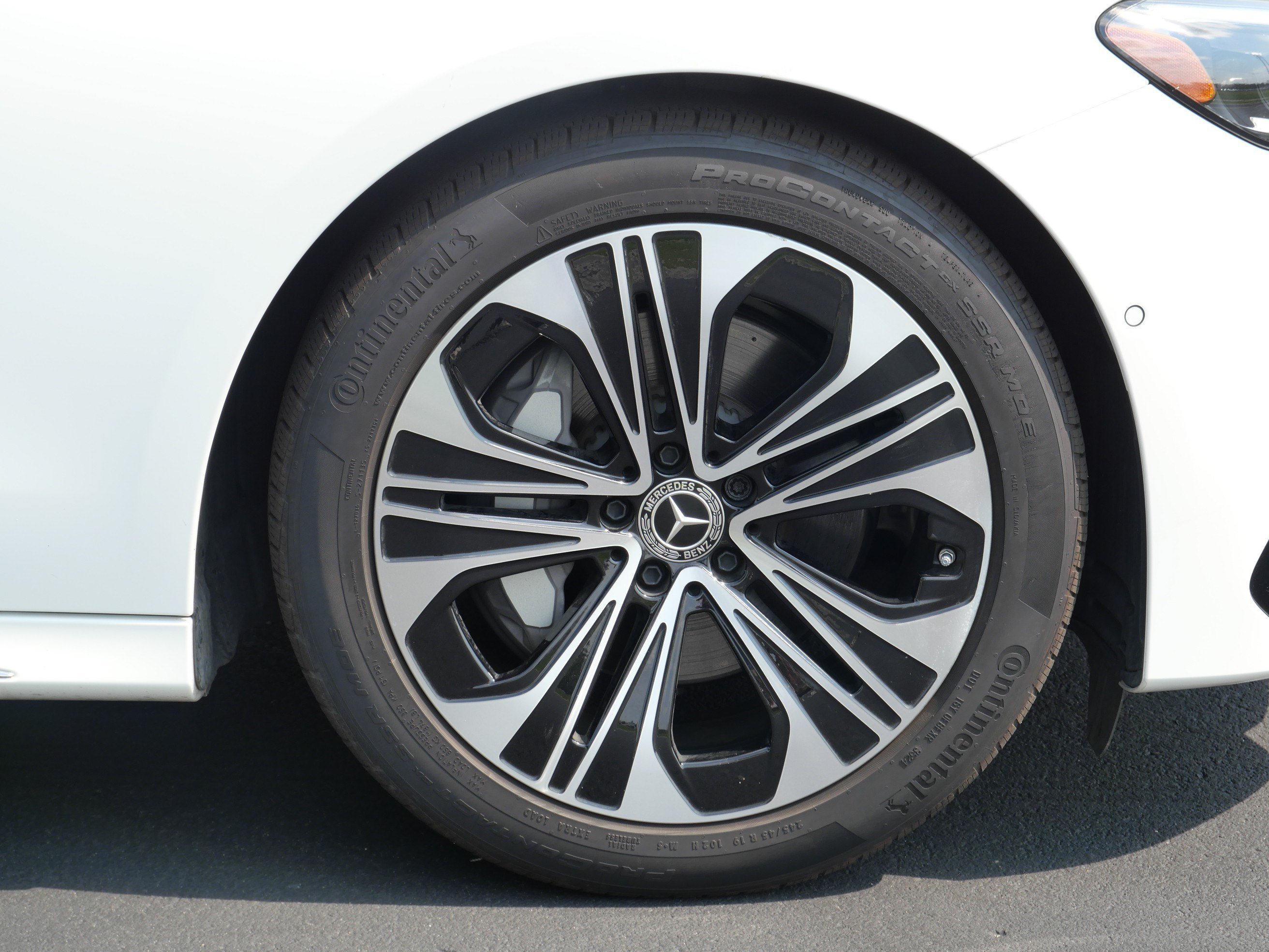 2025 Mercedes-Benz E-Class E350 - Photo 15
