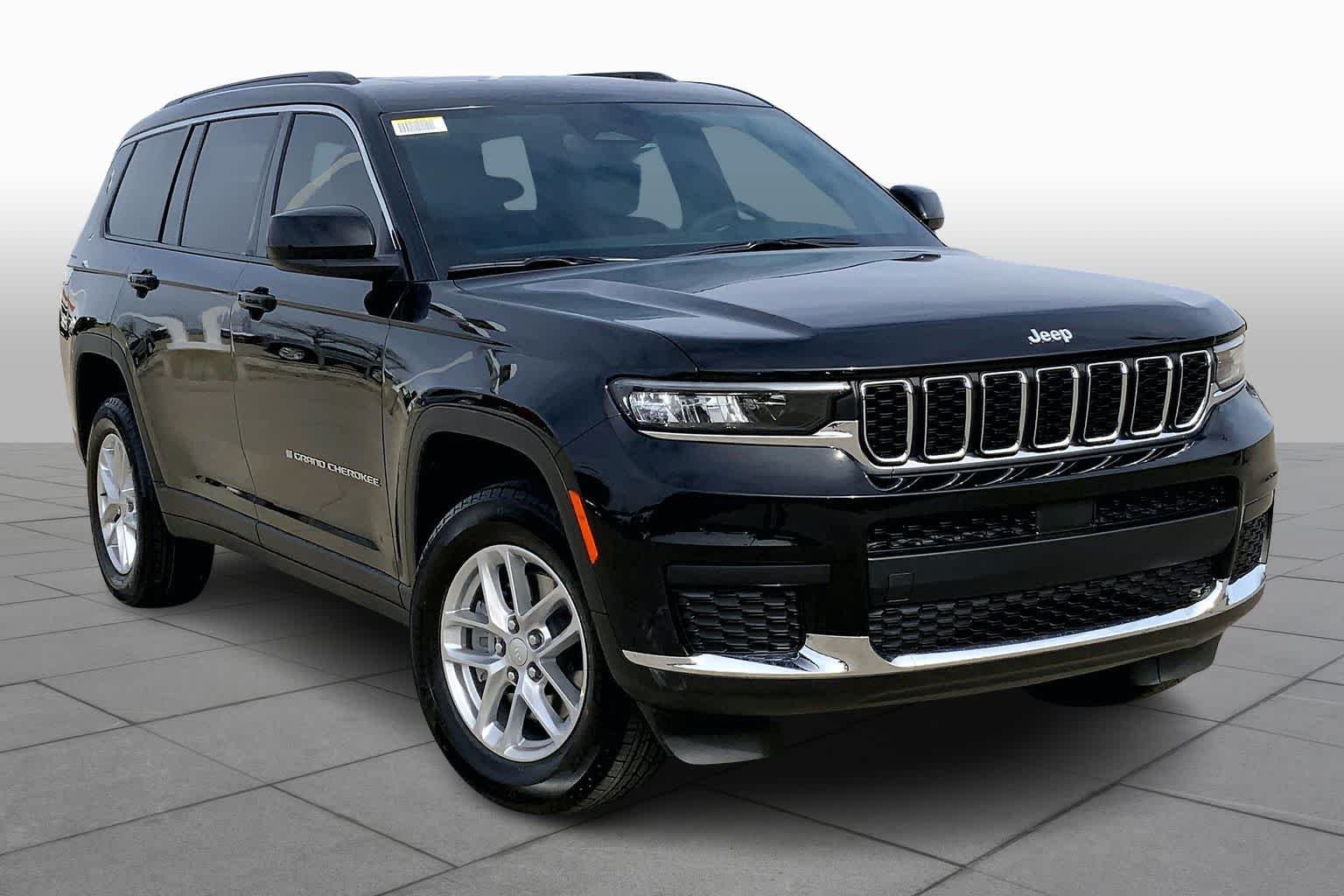 New 2026 Diamond Black Crystal Pearl-Coat Exterior Paint Jeep Laredo X image 2