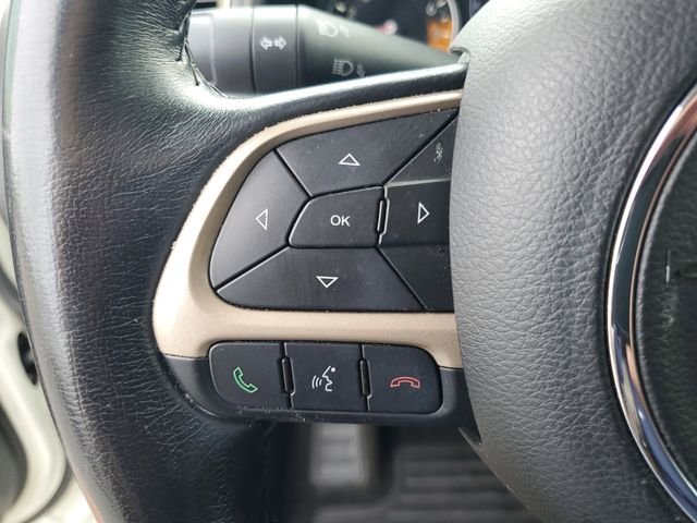 Used 2017 White Jeep Latitude image 11