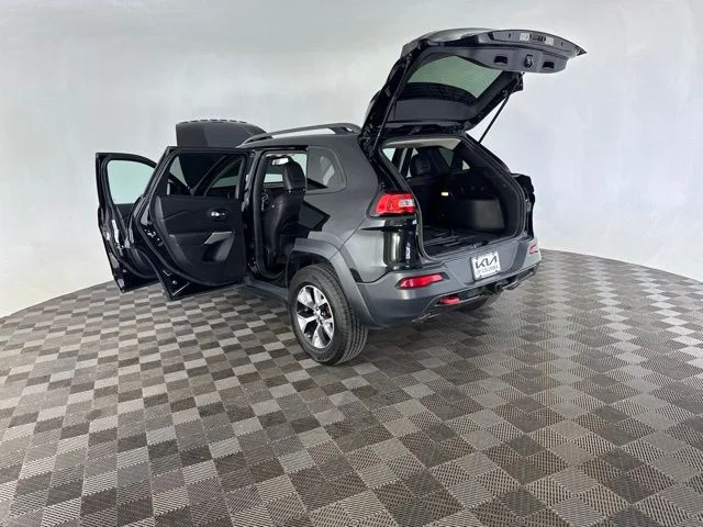 Used 2017 Black Jeep Trailhawk image 18
