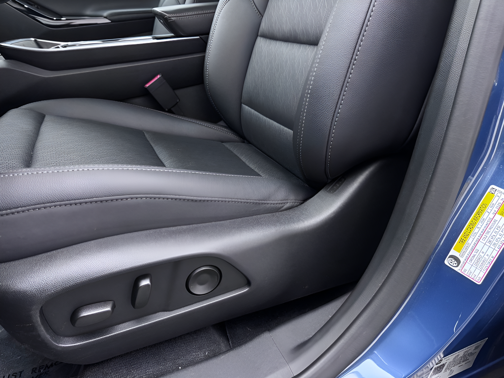 Used 2025 Lakeshore Blue Chevrolet LT image 8