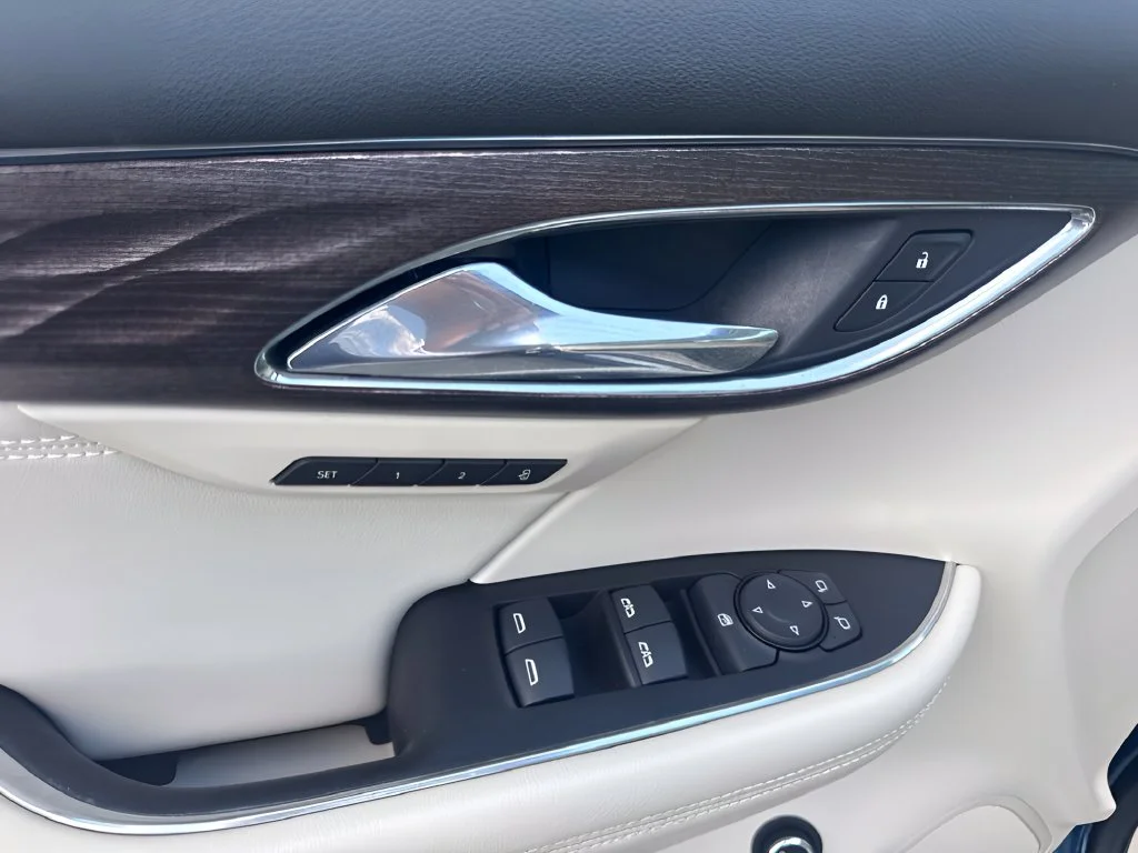 Used 2022 Blue Buick Avenir image 24