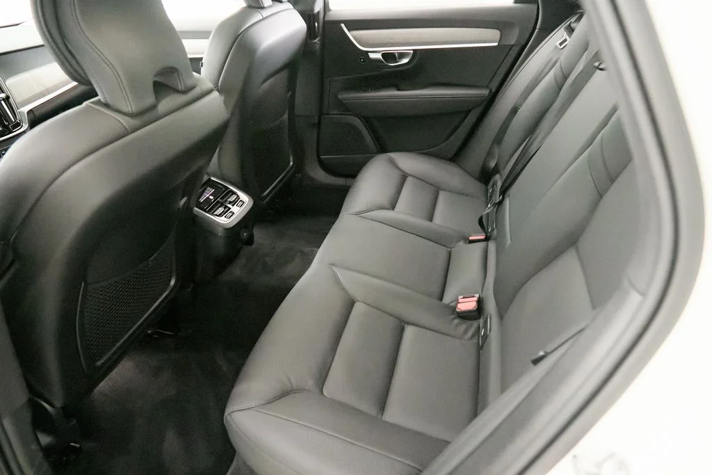 Certified Used 2025 Crystal White Volvo Plus image 21