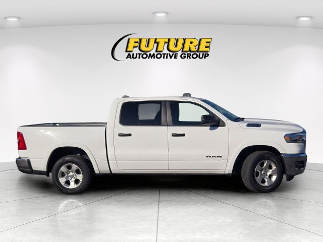 Used 2025 White Ram Big Horn/Lone Star image 3