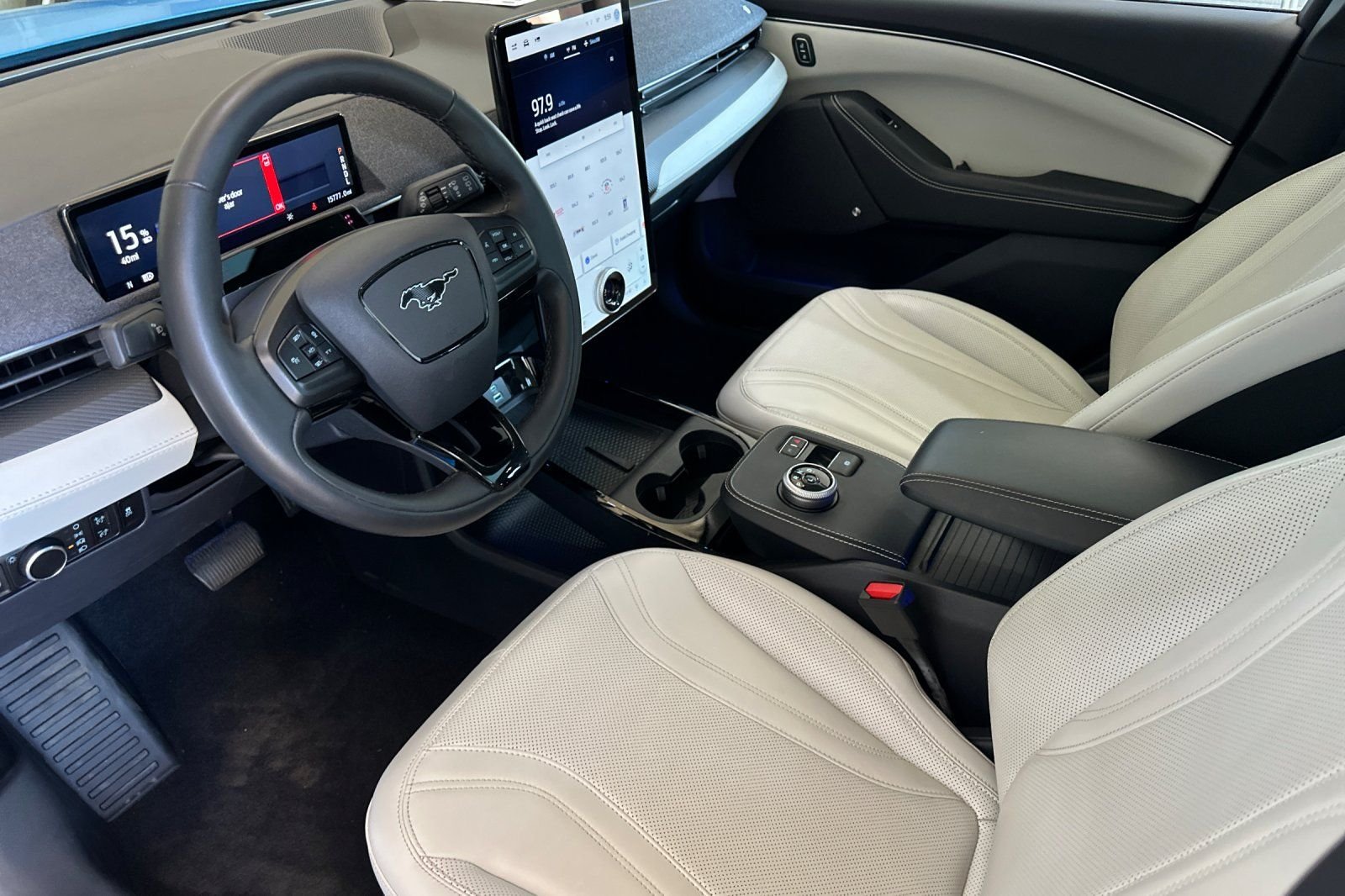 Used 2023 Blue Ford Premium image 9