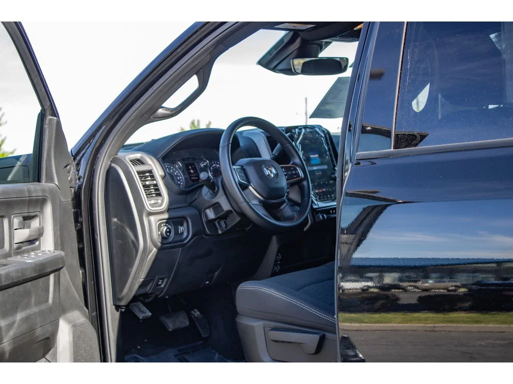 Certified Used 2025 Diamond Black Ram Tradesman image 25