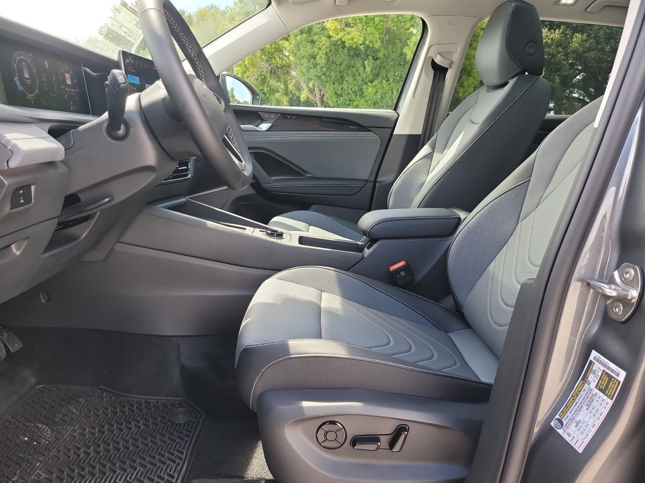 New 2026 Platinum Gray Metallic Volkswagen SE image 16
