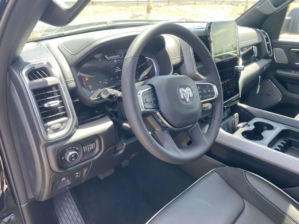 New 2026 Diamond Black Crystal Pearl-Coat Exterior Paint RAM Laramie image 18