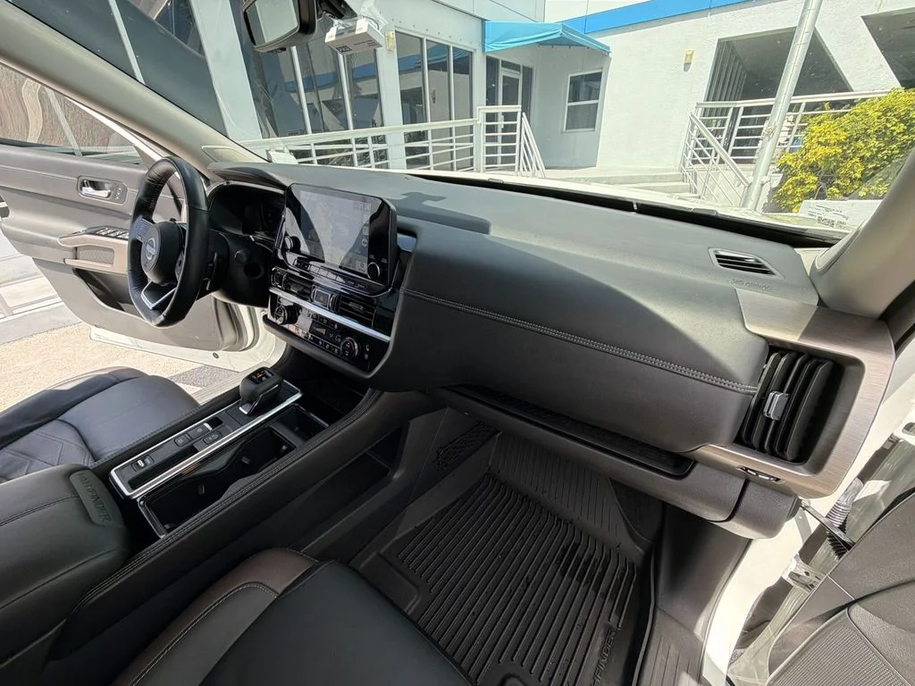 Used 2024 White Nissan Platinum image 36