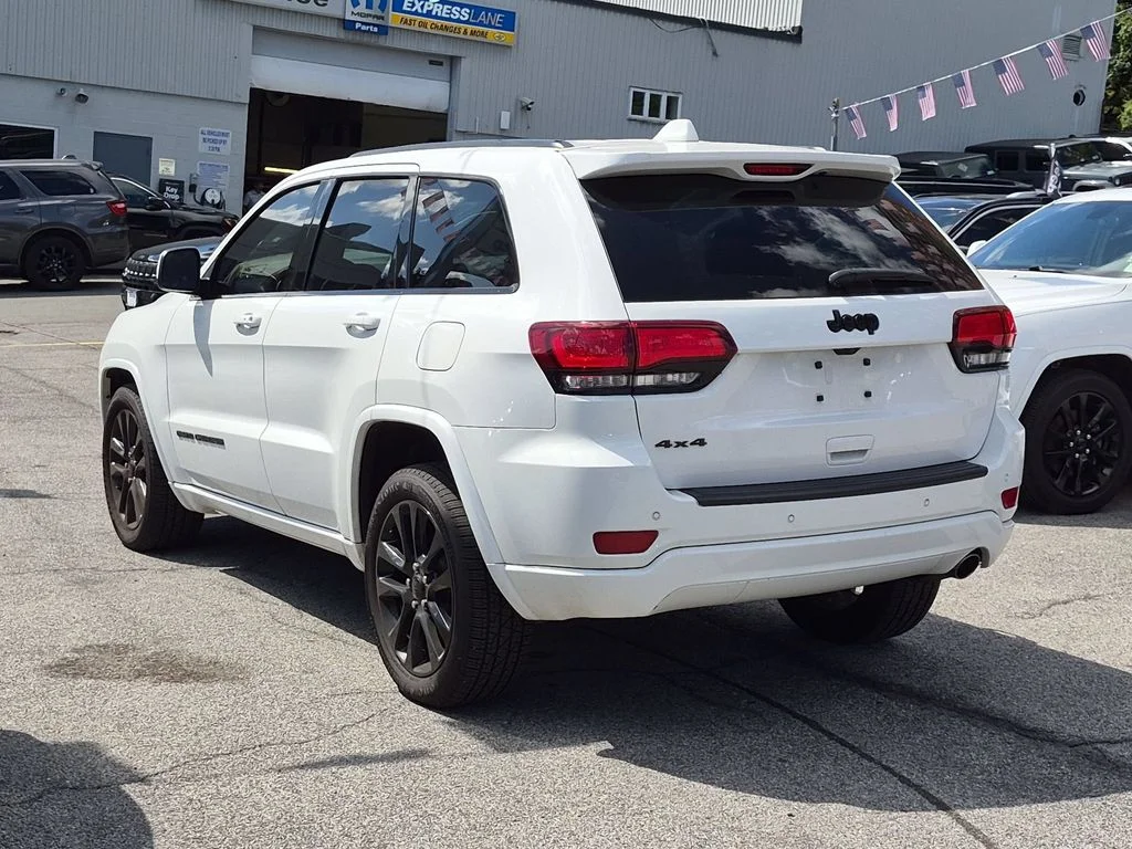 Used 2018 White Jeep Altitude image 9