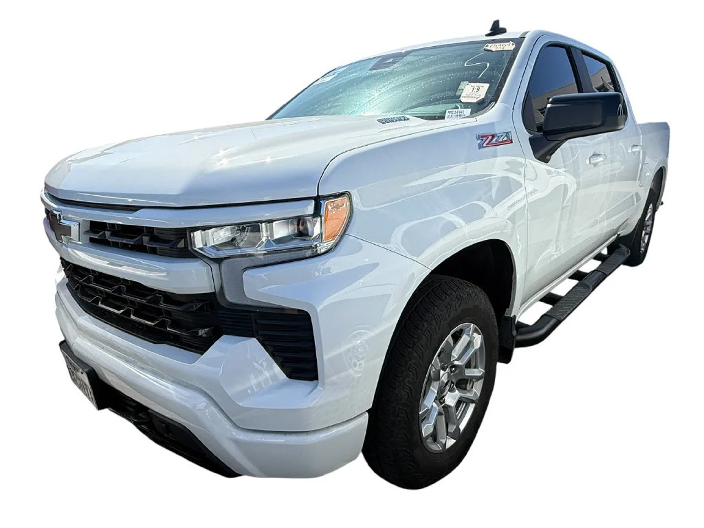 Used 2023 SUMMIT WHITE Chevrolet RST image 22