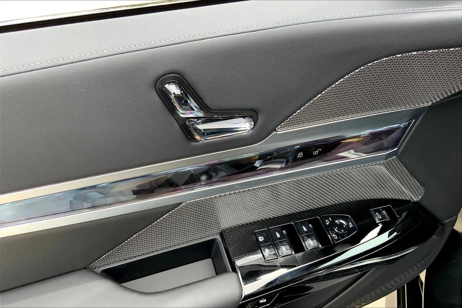 2025 BMW 7 Series 760i - Photo 16