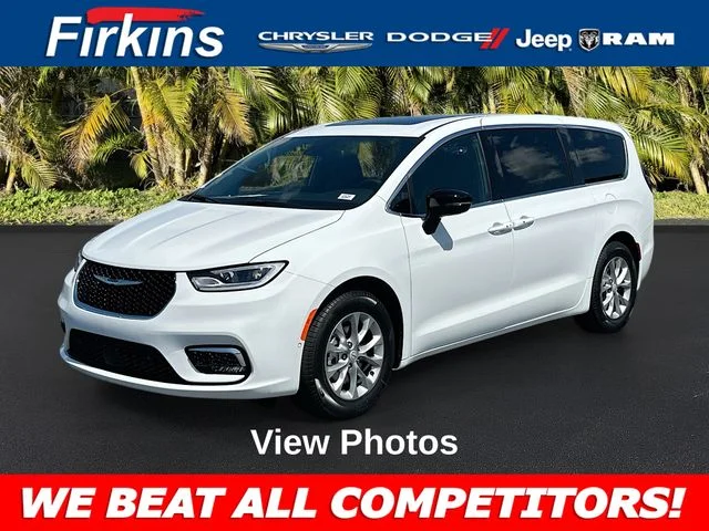 2026 Chrysler Pacifica Limited's photo
