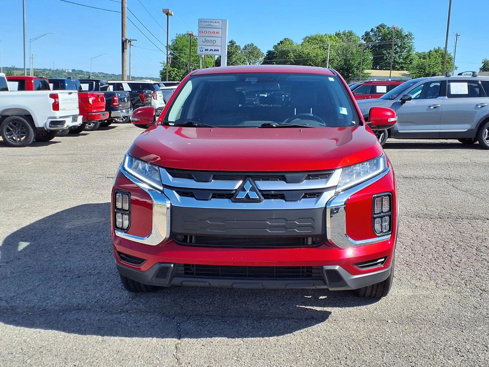 Used 2025 Red Mitsubishi SE image 21