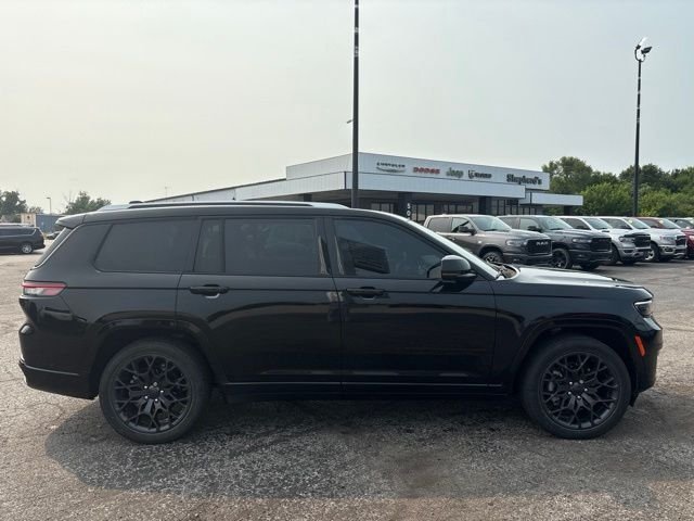 Used 2023 Black Jeep Summit image 6