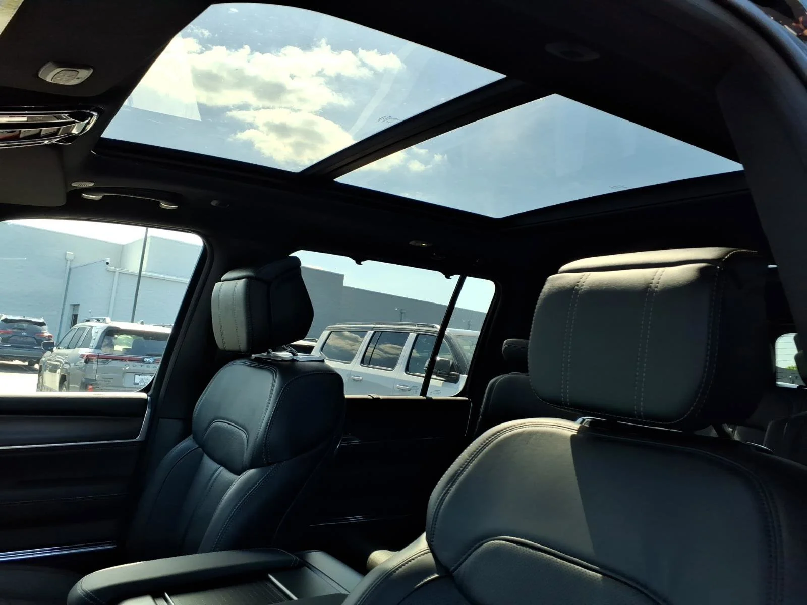 New 2026 High Gloss Black Exterior Paint Jeep Summit Obsidian image 15