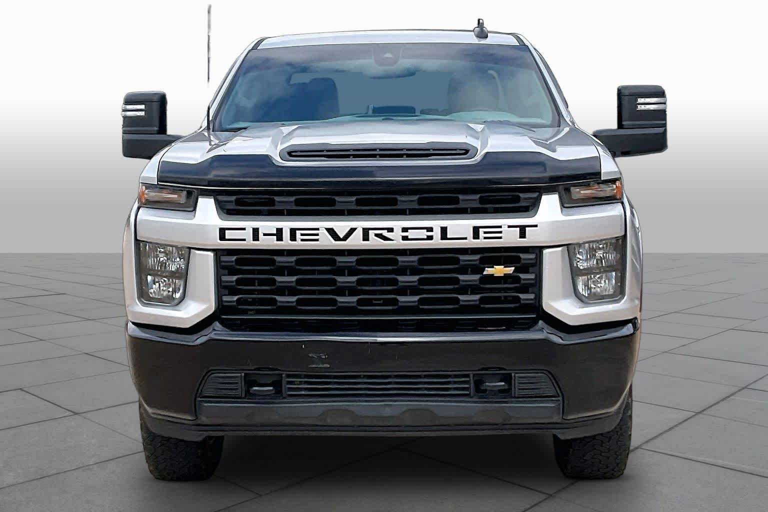 Used 2022 Silver Ice Metallic Chevrolet Custom image 4