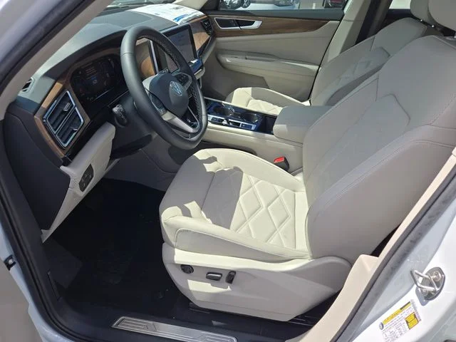 New 2026 White/off-white Volkswagen 2.0T SE w/Technology image 6