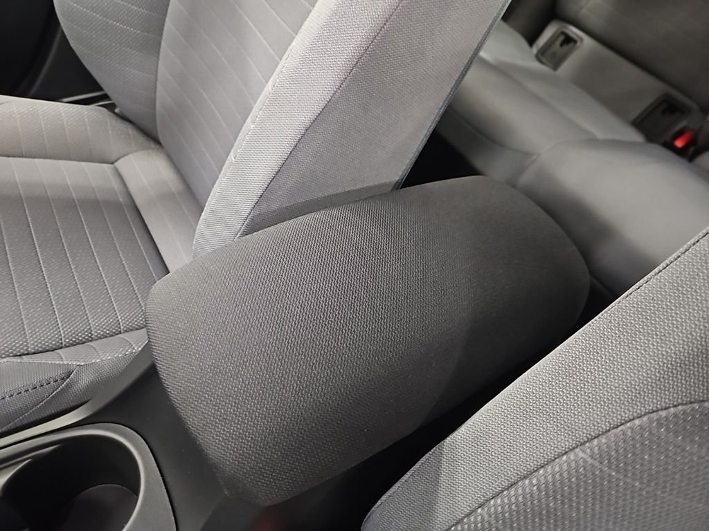 2026 Toyota Corolla SE - Photo 16