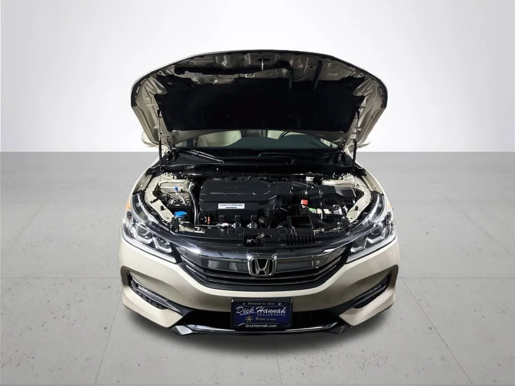 Used 2017 Champagne Frost Pearl Honda EX-L image 22