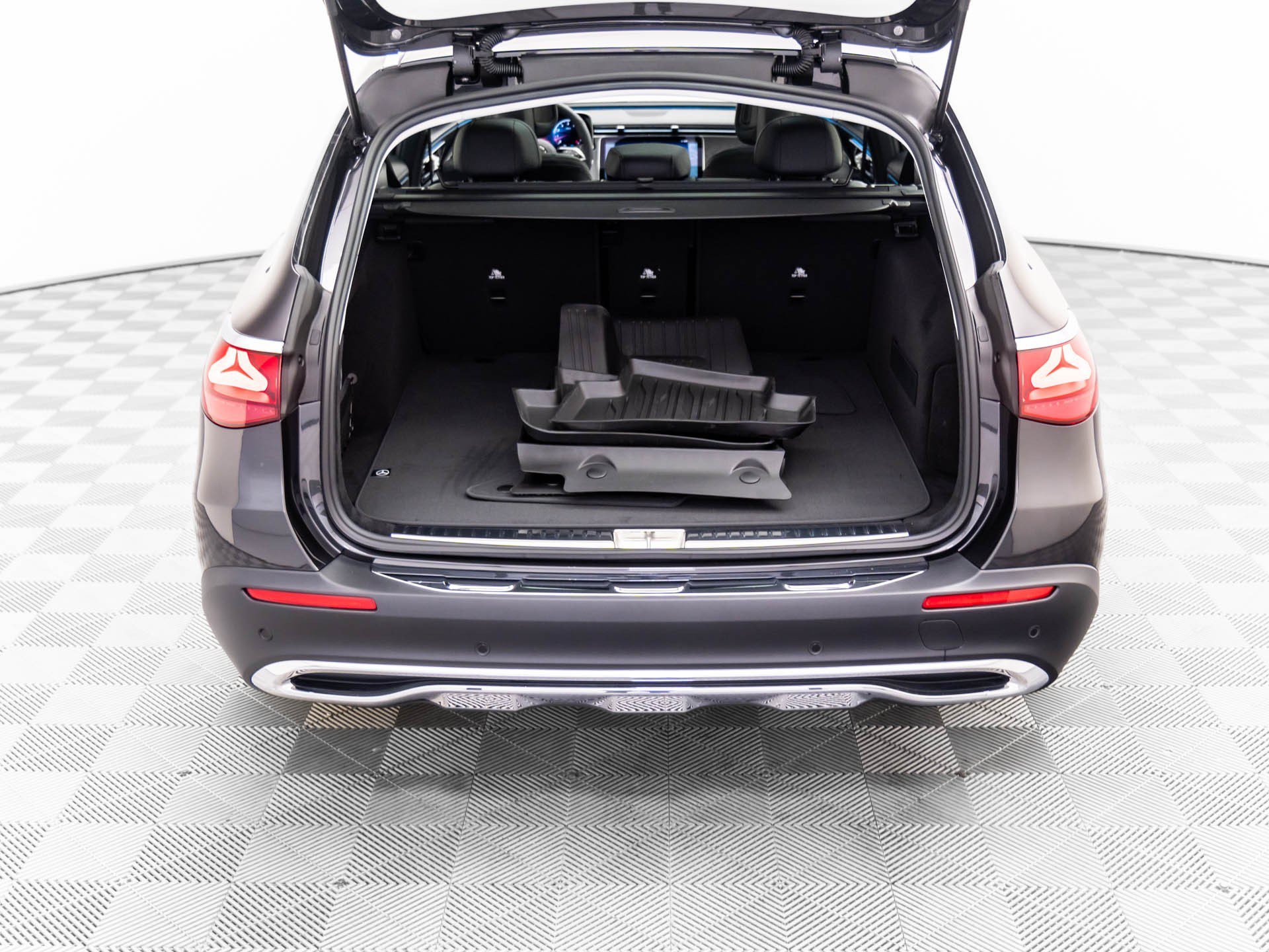 Used 2025  Mercedes-Benz E 450 image 32