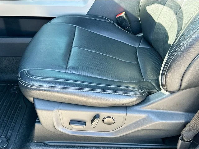 Used 2022 Blue Ford Lariat image 19
