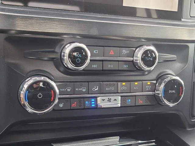 New 2025 White Metallic Ford Lariat image 27