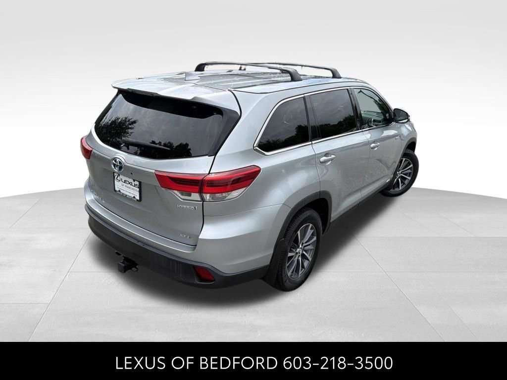 Used 2019 Silver Toyota XLE image 6