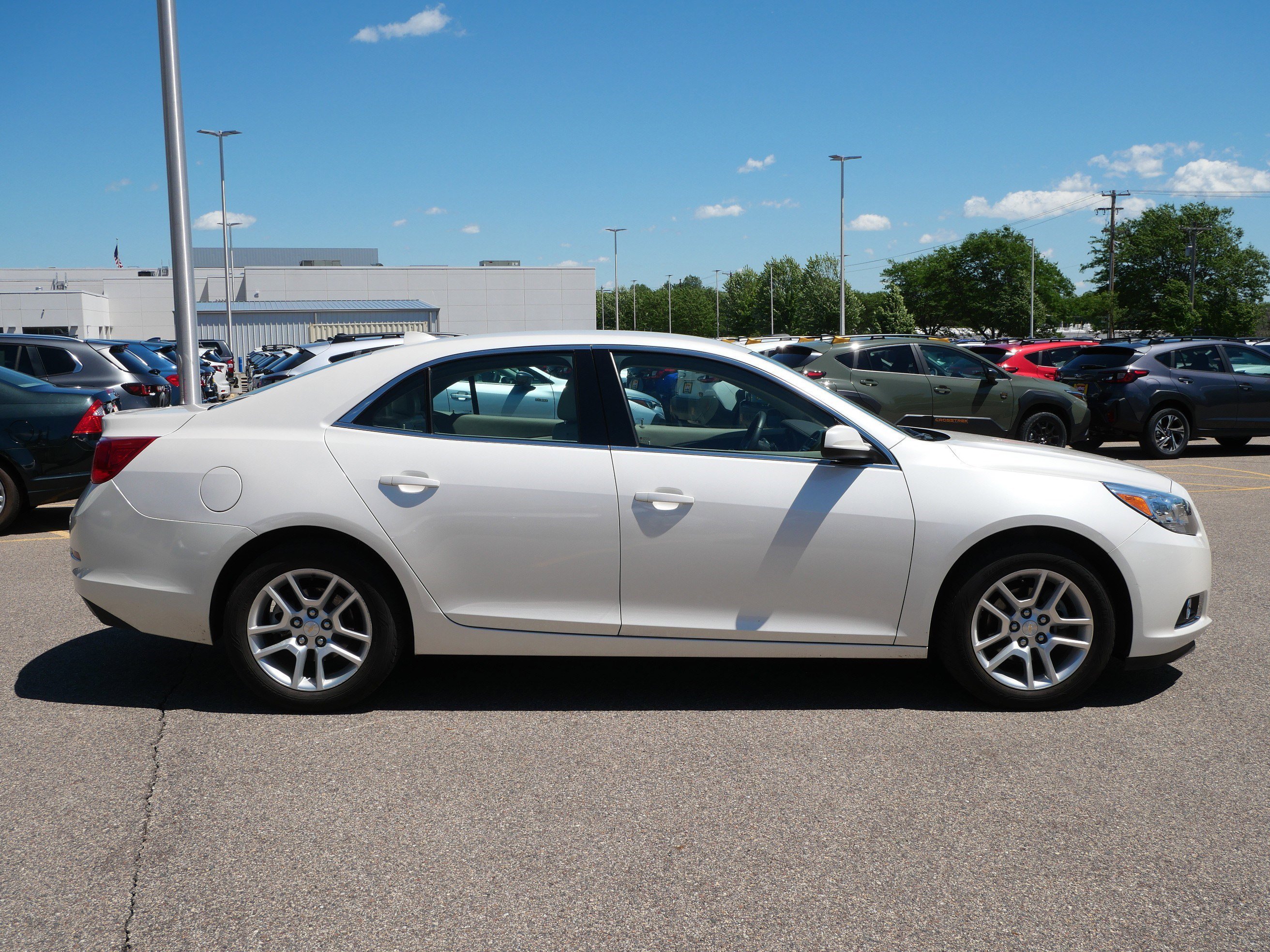 Used 2013 White Diamond Tricoat Chevrolet ECO image 8