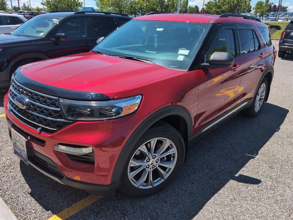 Used 2023 Rapid Red Metallic Tinted Clearcoat Ford XLT image 6