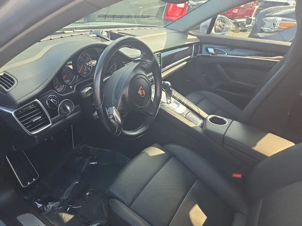 Used 2015  Porsche  image 3