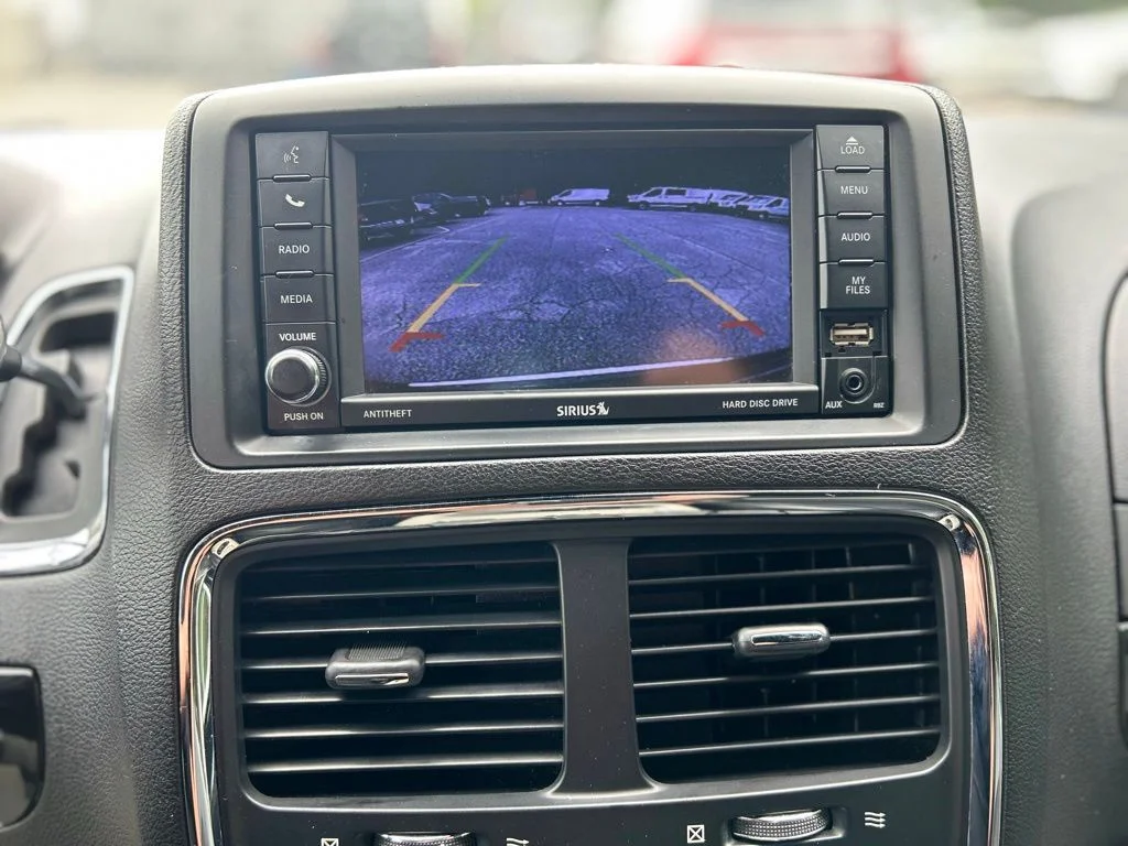 Used 2019 Gray Dodge SXT image 11
