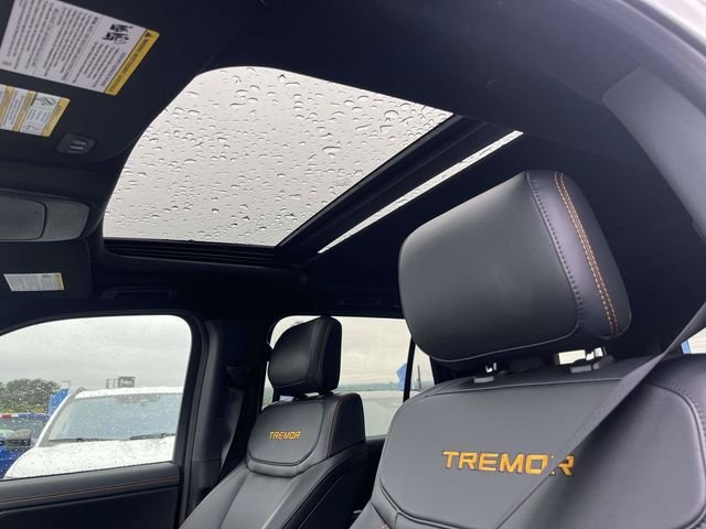 New 2025 Star White Metallic Tri-Coat Ford Tremor image 8