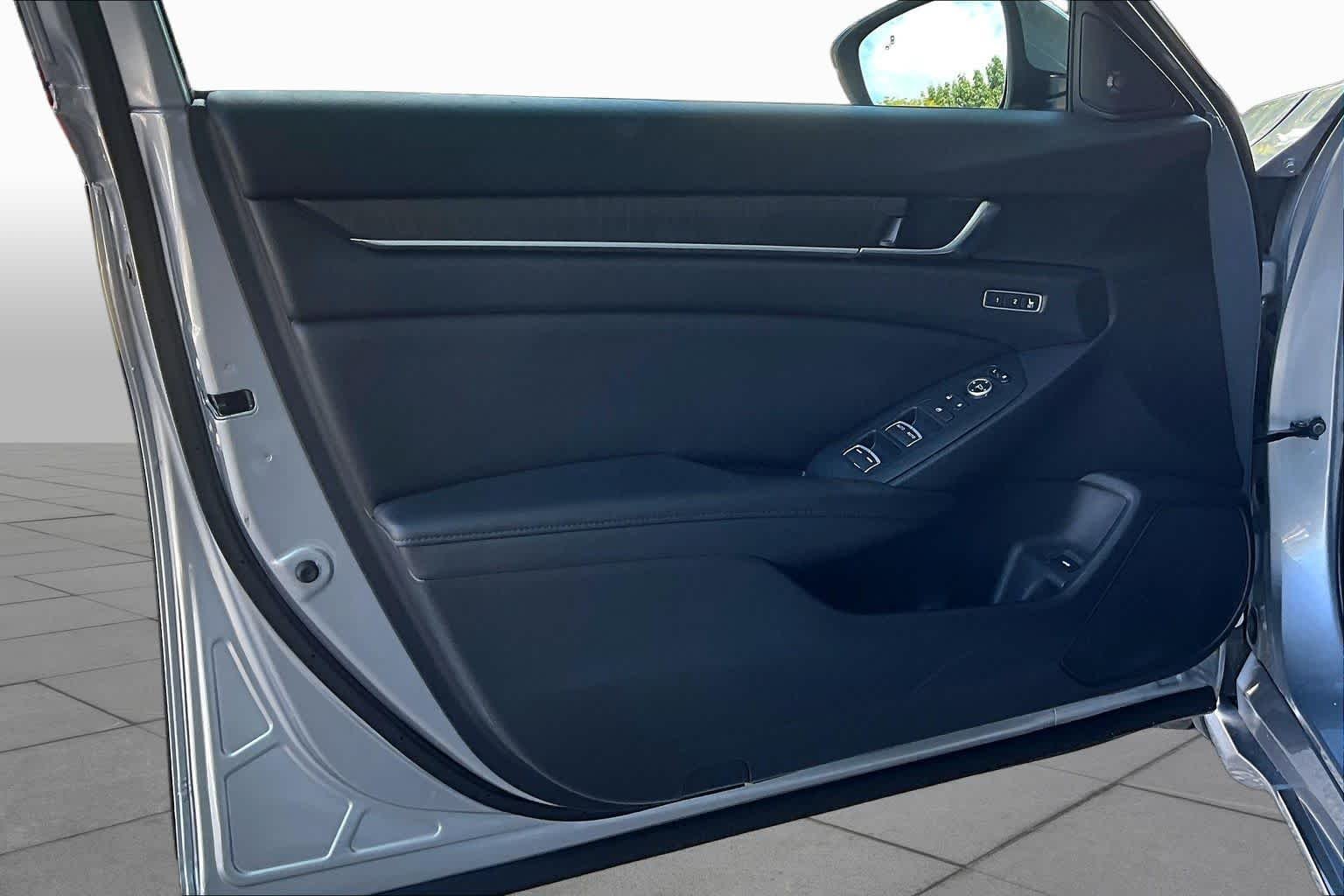 Used 2020 Lunar Silver Metallic Honda EX-L image 22