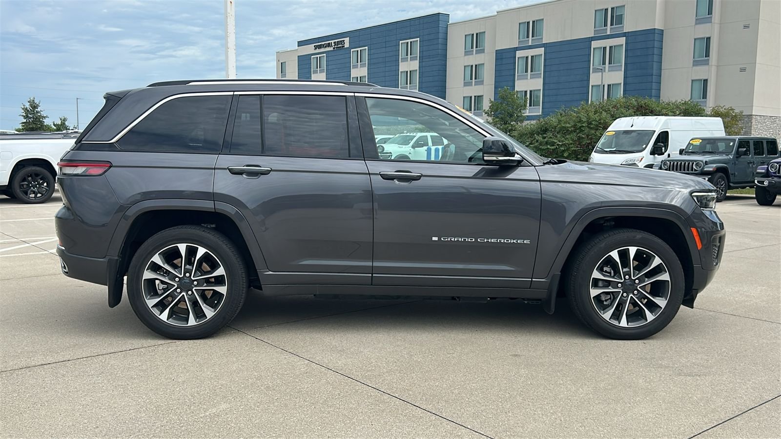 Certified Used 2023 Gray Jeep Overland 4xe image 3