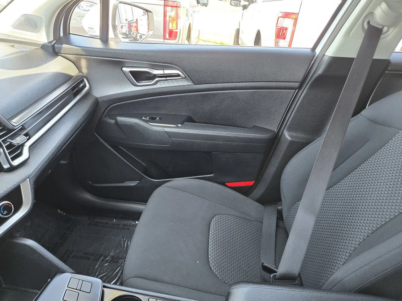 Used 2025 Glacial White Pearl Kia LX image 15