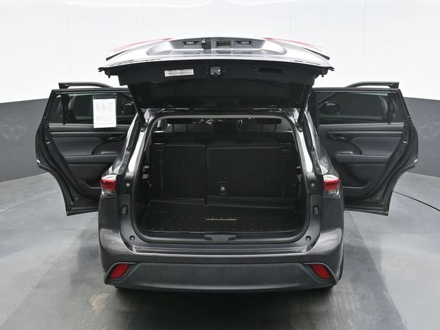 Used 2022 Gray Toyota LE image 27