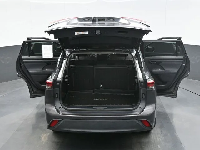 Used 2022 Gray Toyota LE image 27