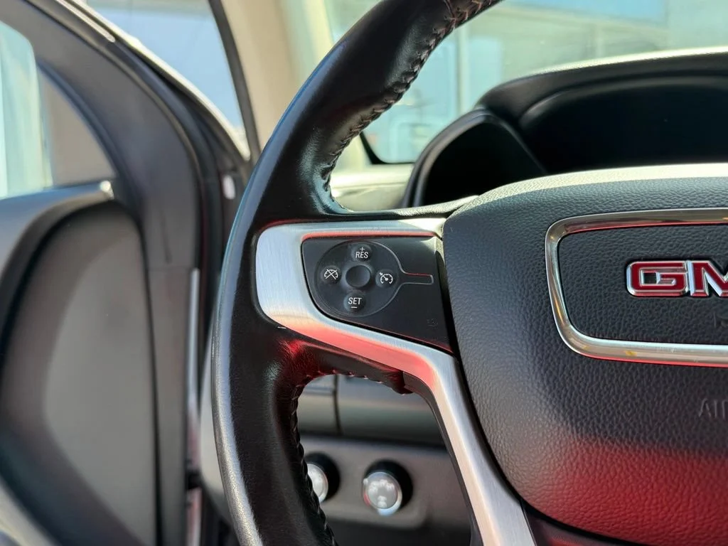 Used 2022 SUMMIT WHITE GMC 4WD Elevation image 20
