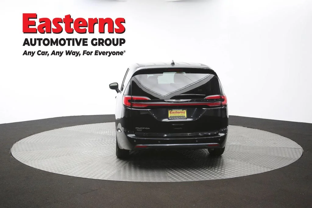 Used 2023 Black Chrysler Touring L image 39