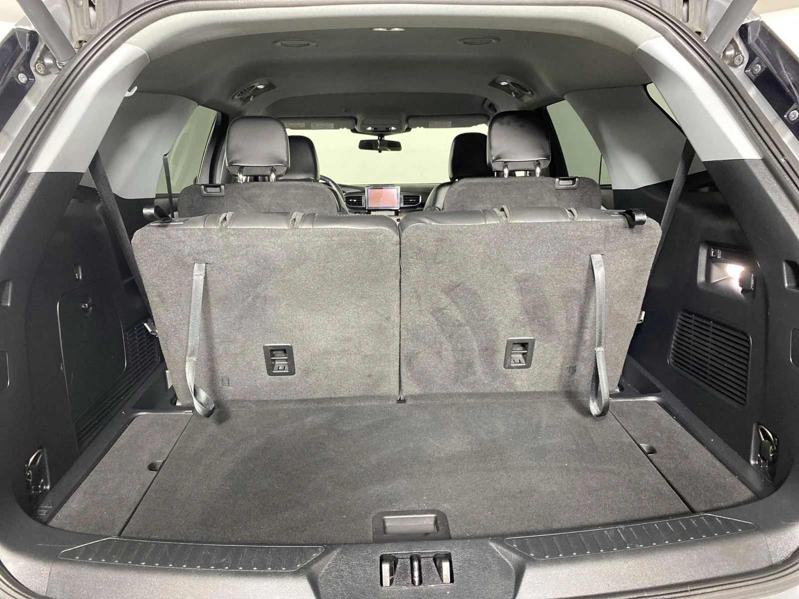 Used 2023 Iconic Silver Ford XLT image 27