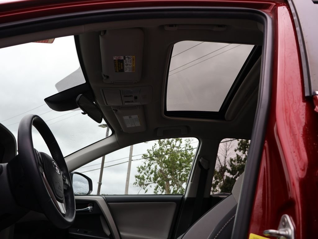 Used 2018 Red Toyota XLE image 28