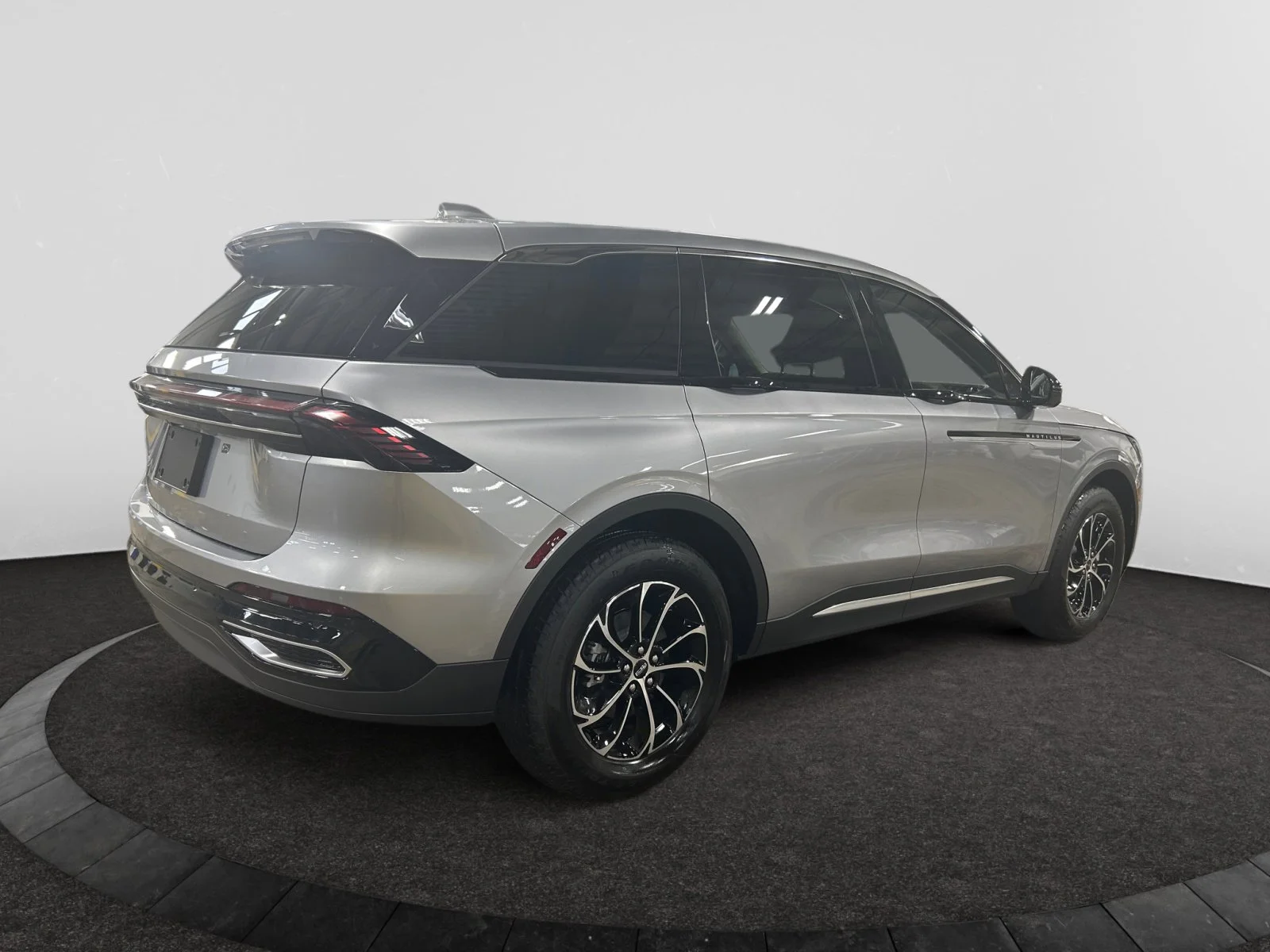 New 2026 Silver Radiance Metallic Clearcoat Lincoln Premiere image 5