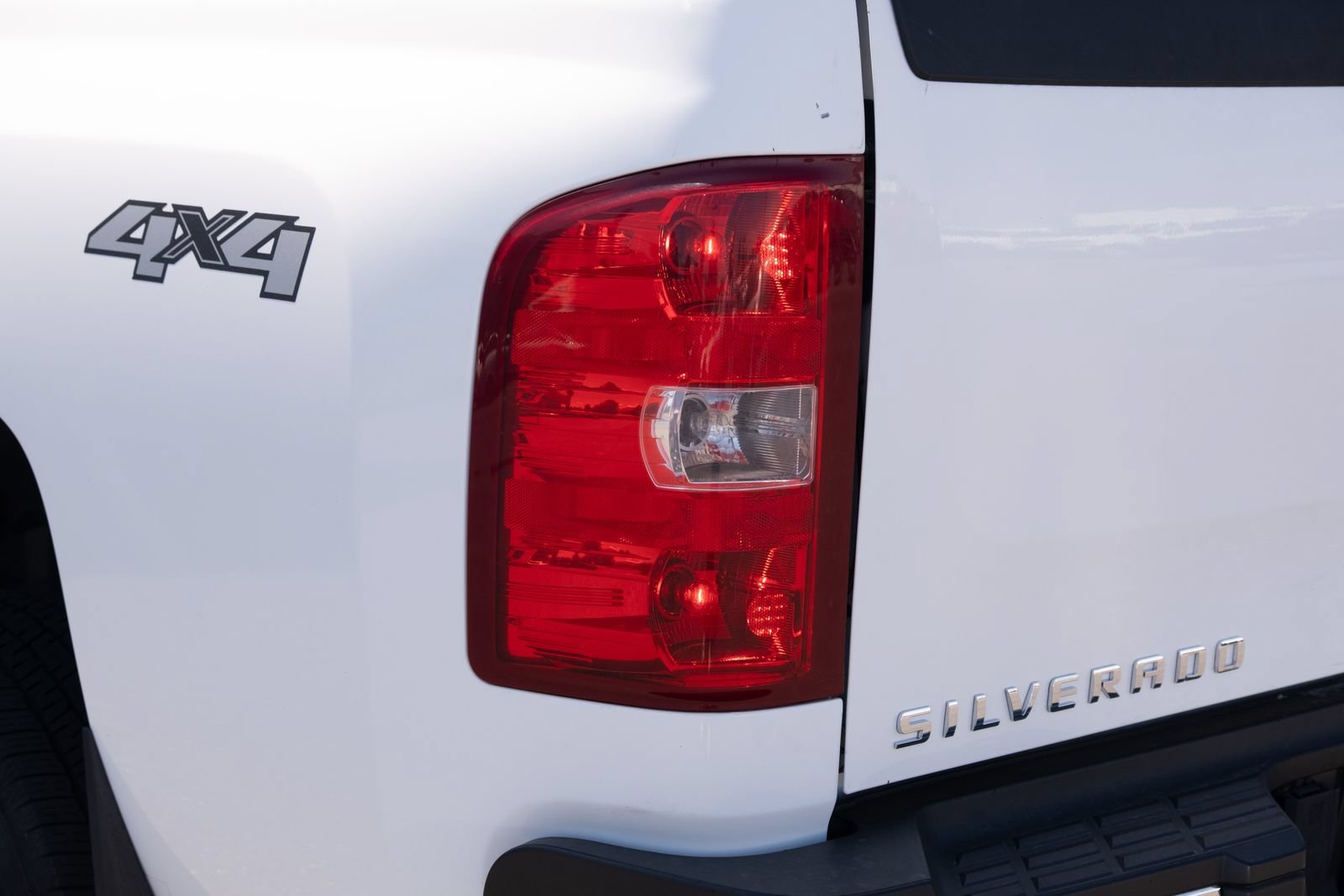 Used 2013 SUMMIT WHITE Chevrolet LTZ image 22