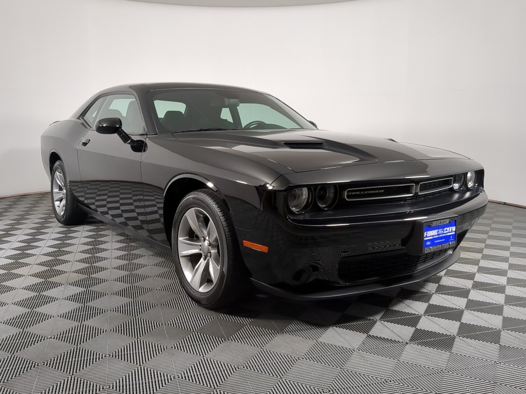 Used 2018 Dodge Challenger SXT with VIN 2C3CDZAG7JH276694 for sale in Champaign, IL