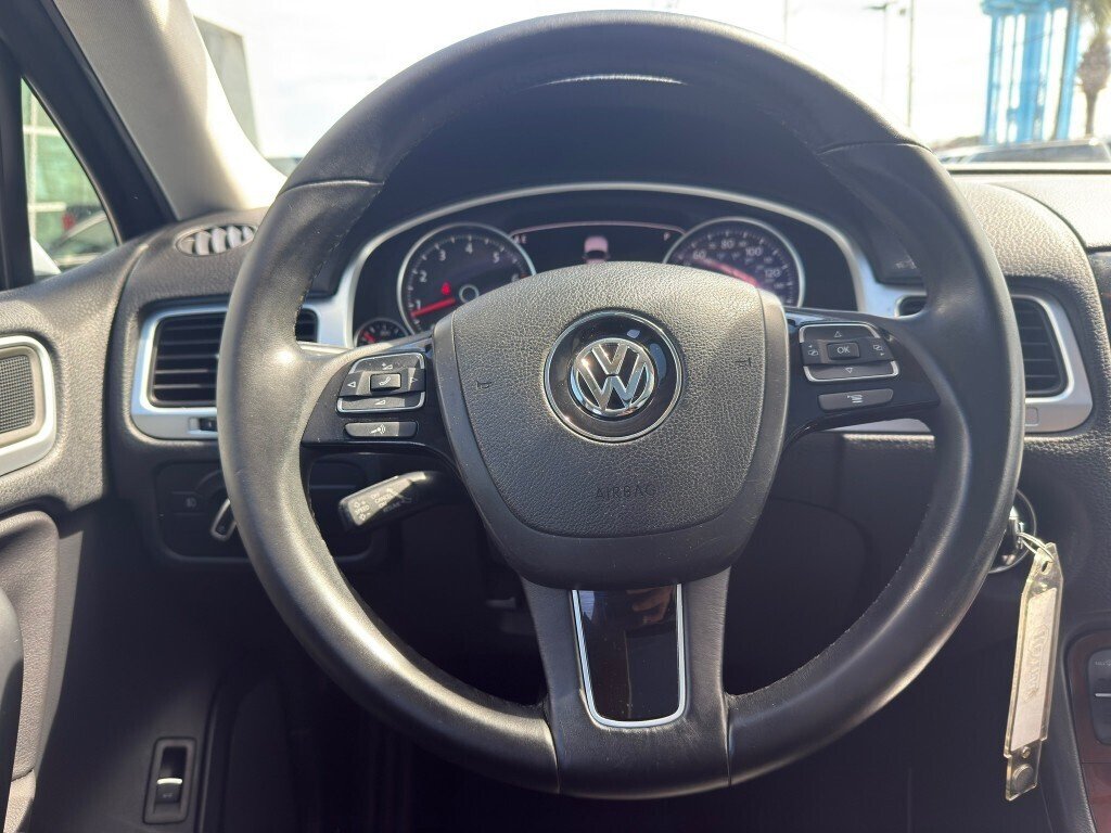 Used 2014 SILVER Volkswagen V6 Sport image 13