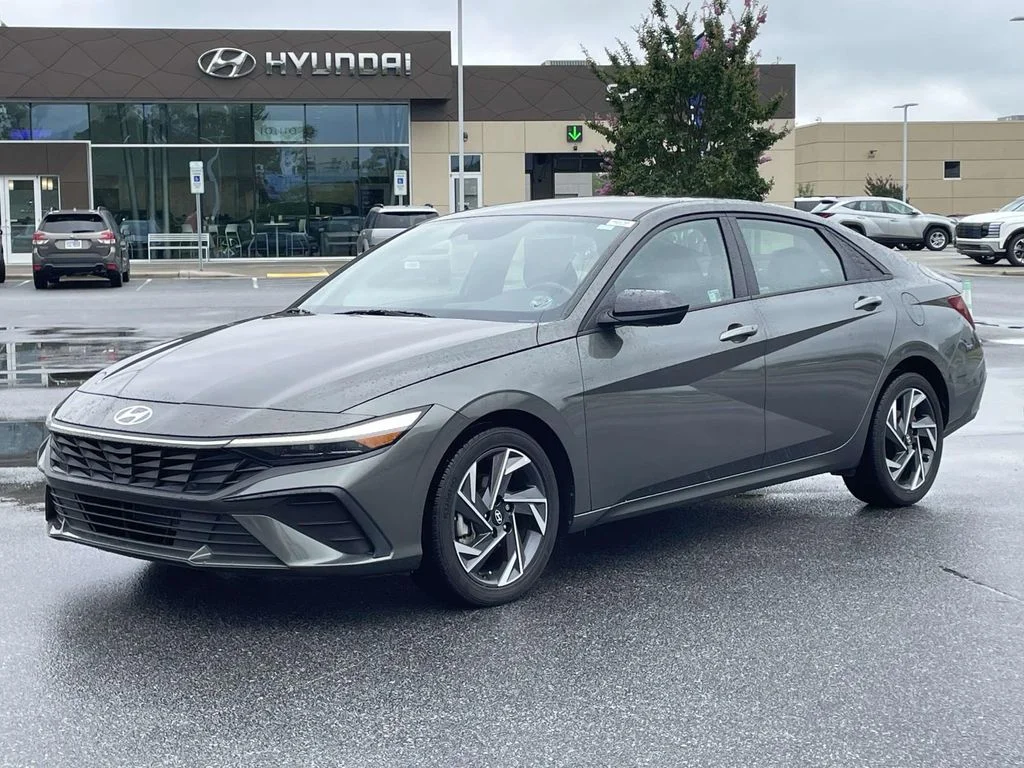 Used 2025 Amazon Gray Hyundai SEL Sport image 23